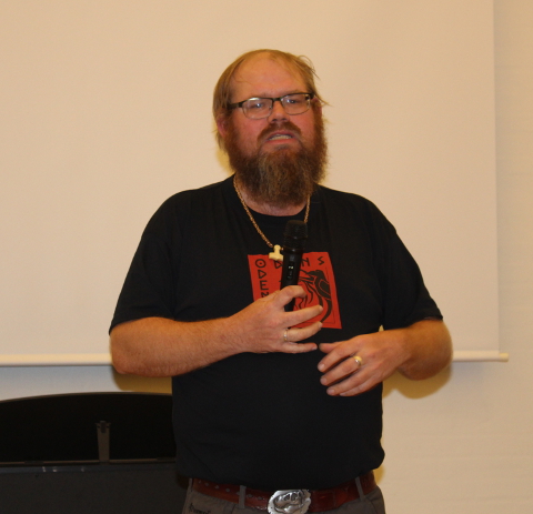 Kim Pierri lever sit liv som asatroende med sin familie. 